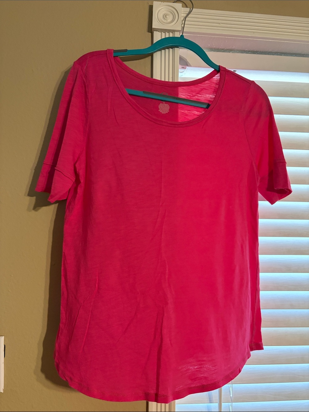 Cato Women's Short Sleeve Scoop Neck Tee - Hot Pink